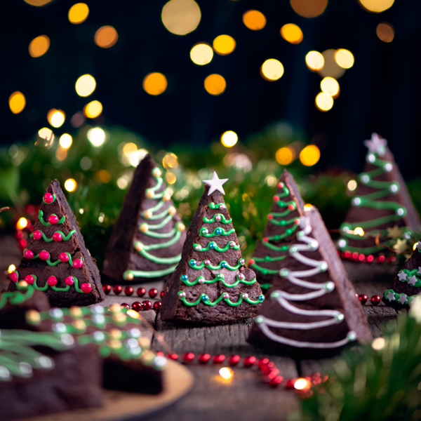 Decorated cakes as Christmas trees