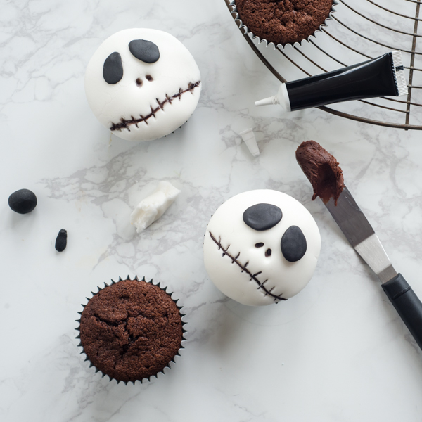A nigtmare before Christmas style skull cupcakes