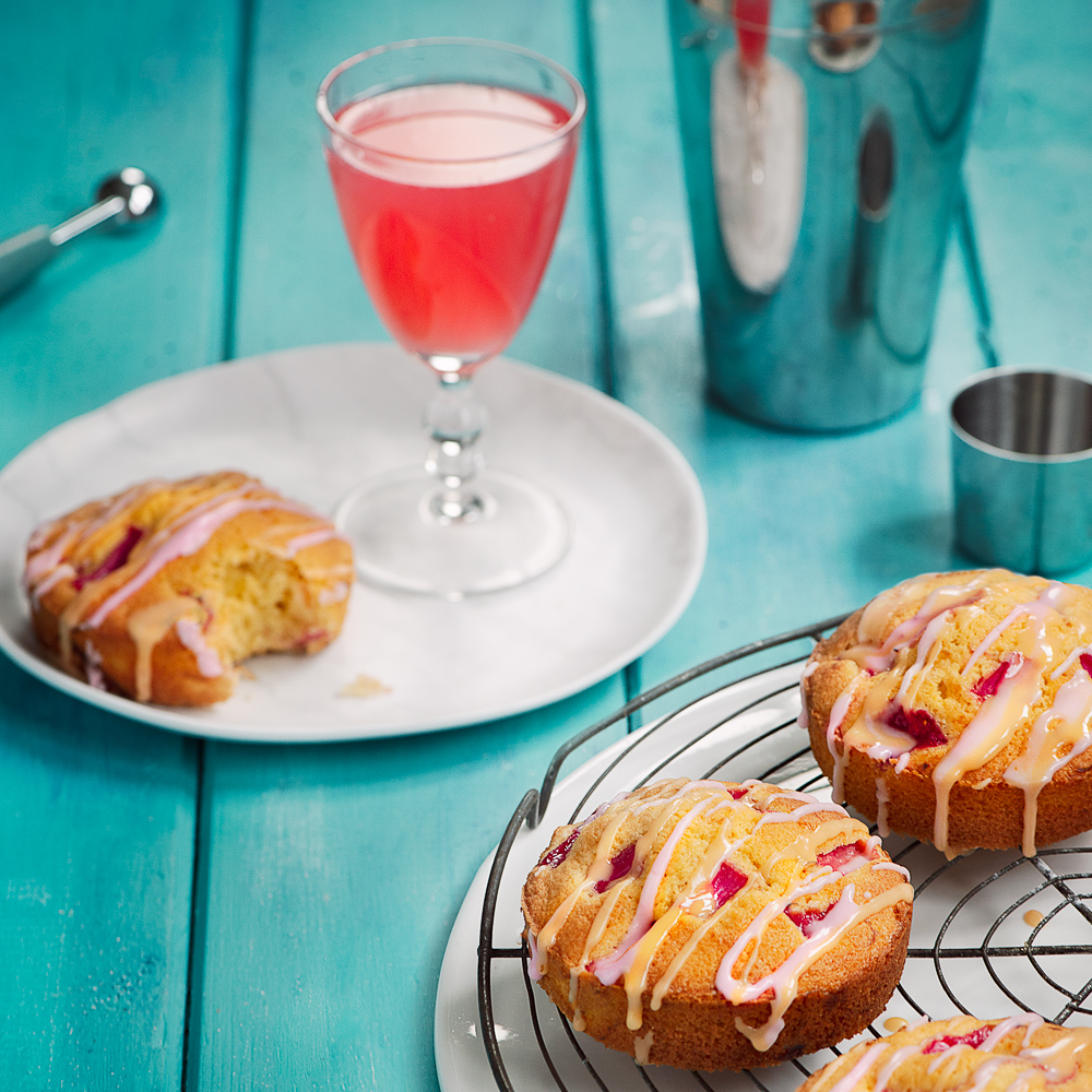 Rhubarb cakes and cocktail on a plate