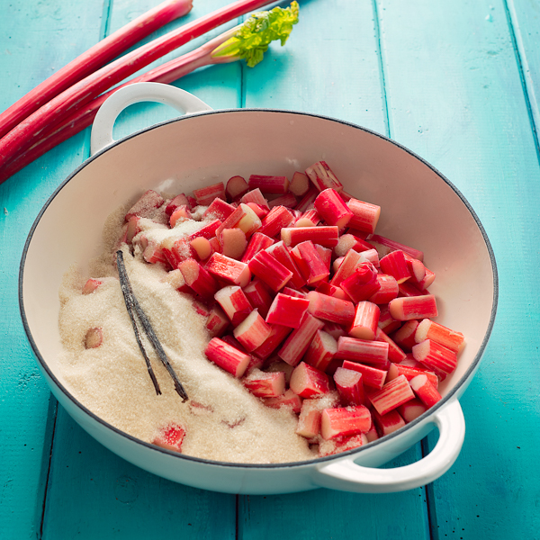 Rhubarb, vanilla and sugar in bowl