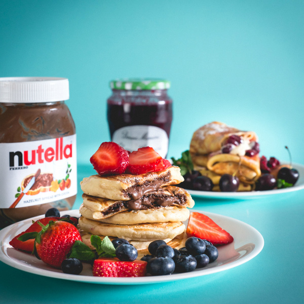 Stuffed pancakes with fruit and Nutella